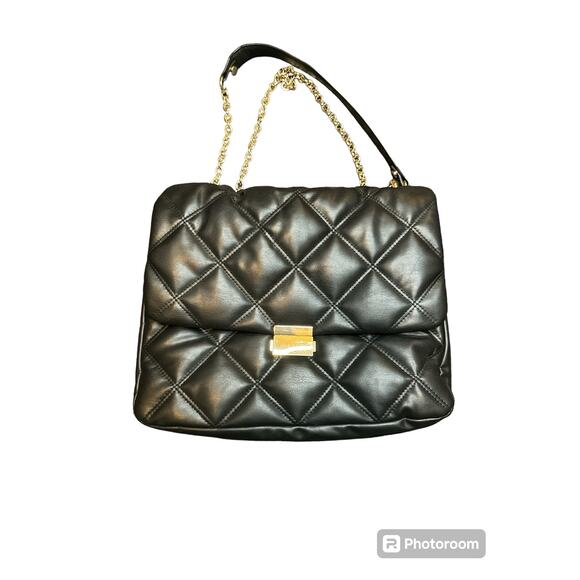 H & M Handbags - H&M puffed purse with adjustable chain strap